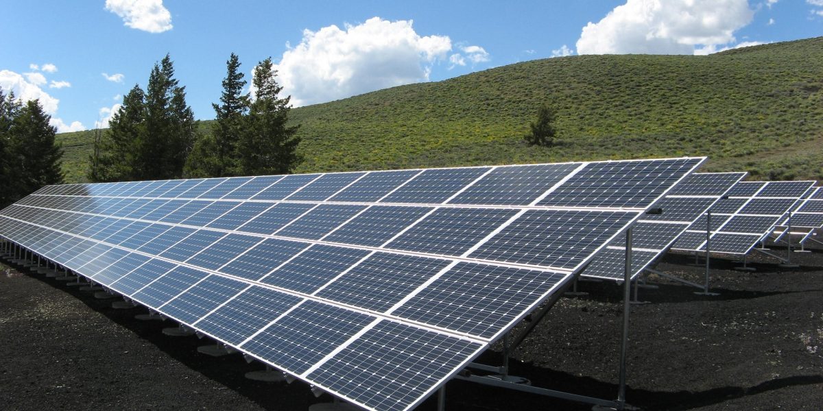 energia fotovoltaica: imagem de painel solar