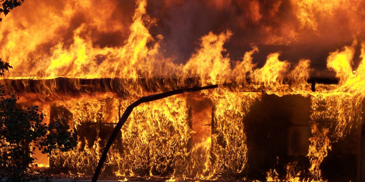 #energiaeletricasemacidentes: imagem de edificação em chamas