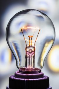 eficiência energética na indústria: lâmpada ineficiente