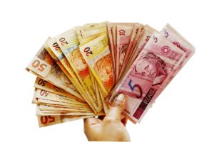 manutenção elétrica em Curitiba: imagem de dinheiro